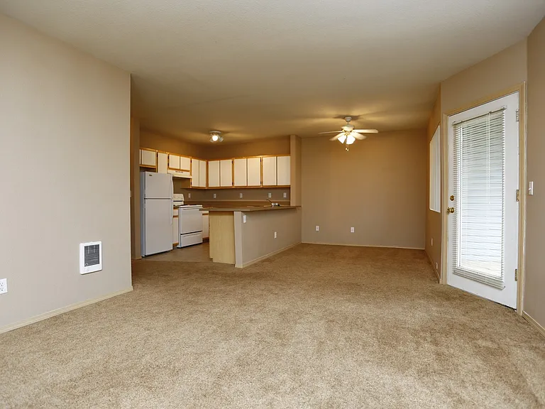 Gateway Village Apartments — Photo 19