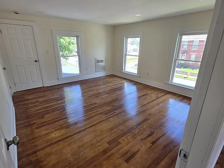 54 Prospect St — Photo 23