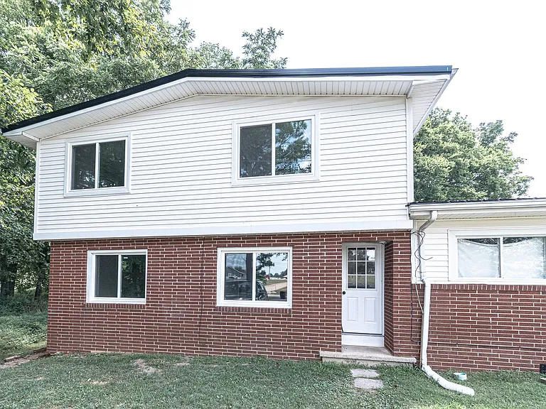 150 Pembroke Oak Grove Rd — Photo 1