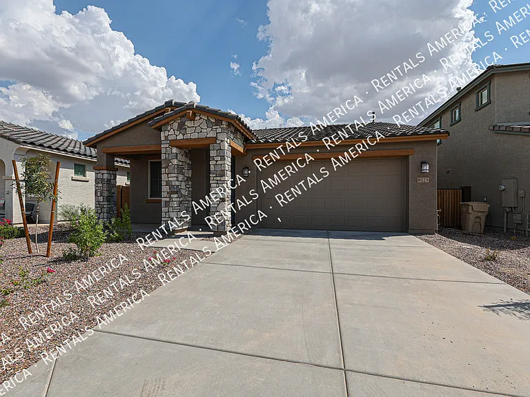 8725 W Windsor Blvd — Photo 3