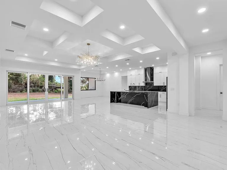 11921 Fort King Hwy — Photo 8