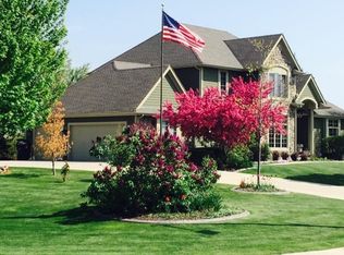 W132N6622 Westview Dr, Menomonee Falls, WI 53051