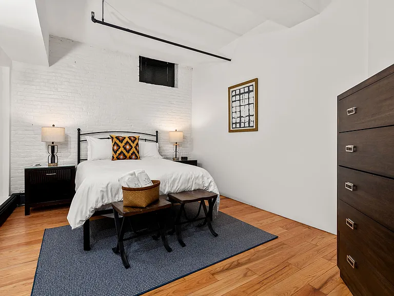 19 Stanhope St #1C — Photo 16