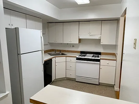 Rented by 18 REALTY | media 28