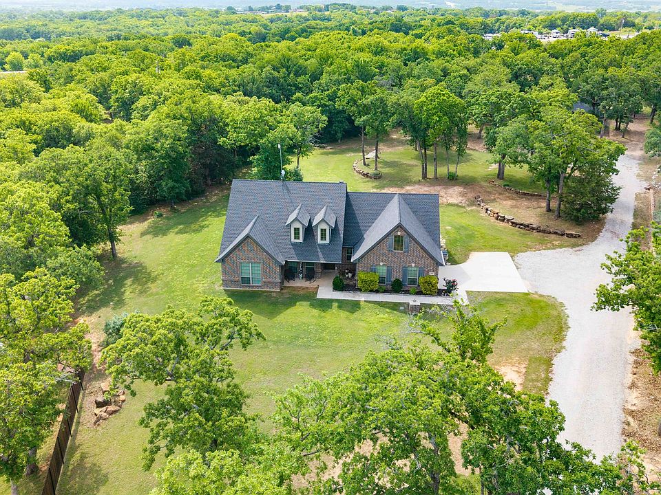 1st image of 160 Oakwood Hills Dr