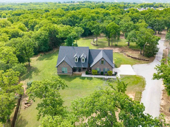 160 Oakwood Hills Dr, Paradise, TX 76073