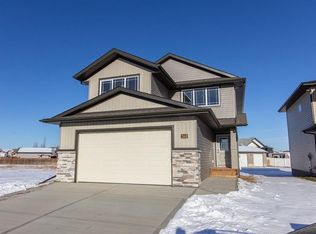 260 S Augustus Way, Penhold, AB T0M1R0
