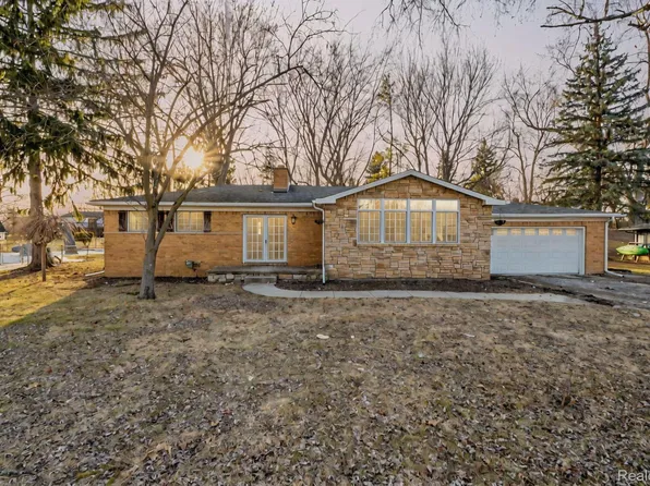 780 Bow Ln, Waterford, MI 48328