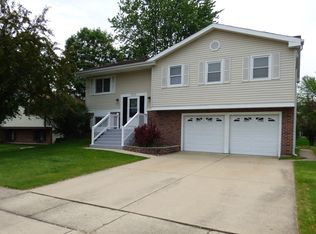 2305 Stepstone Ln, Hanover Park, IL 60133
