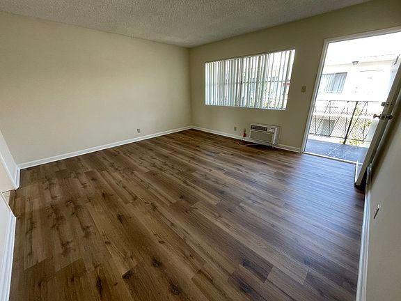 2nd image of 365 W Doran St #307