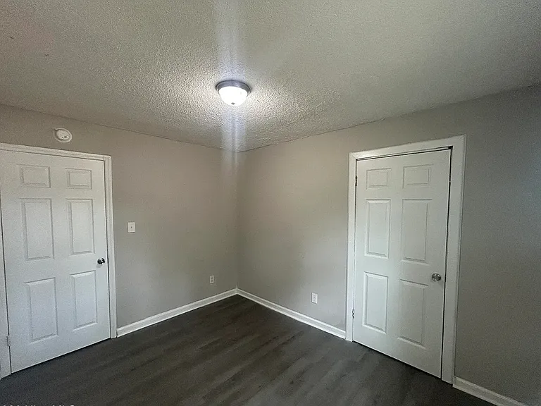 800 Crawford St S — Photo 15