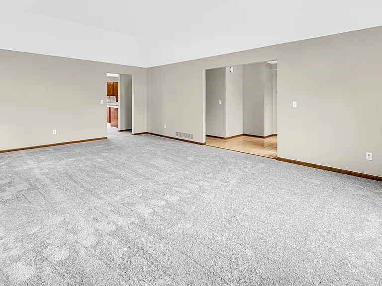 2420 Harbor Ct — Photo 5
