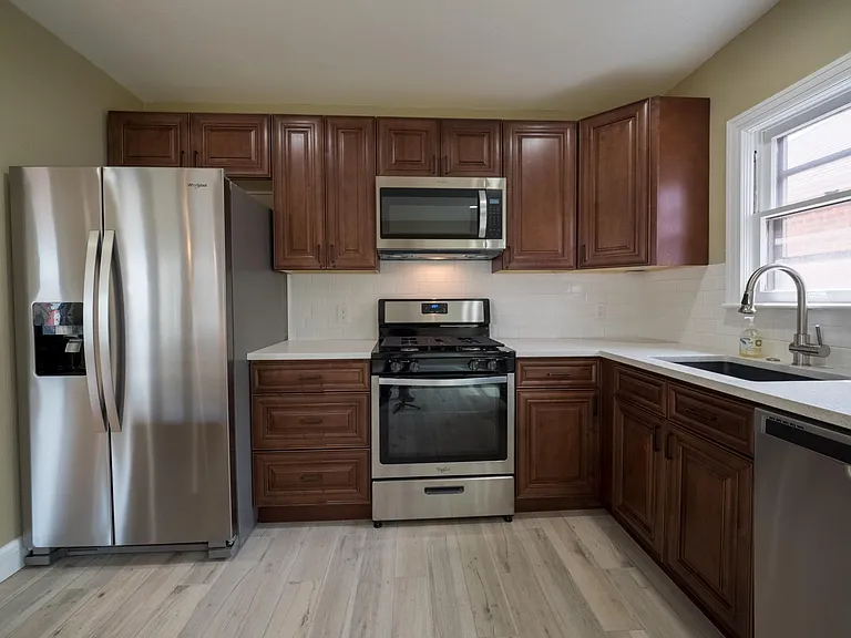 770 N Ash St — Photo 9