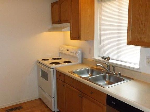 3rd image of 15926 16th Ave S #15928