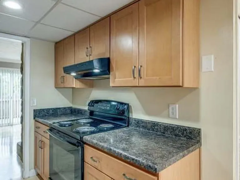 218 Raintree Dr — Photo 17