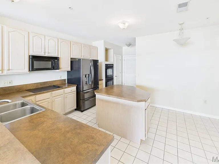 400 S 14th St #1204 — Photo 7