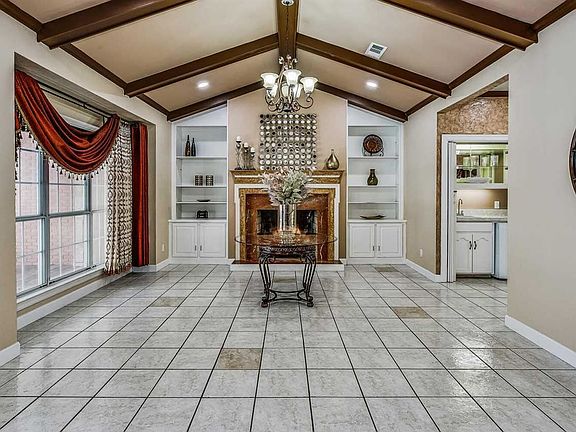 5th image of 4400 Devereux Dr
