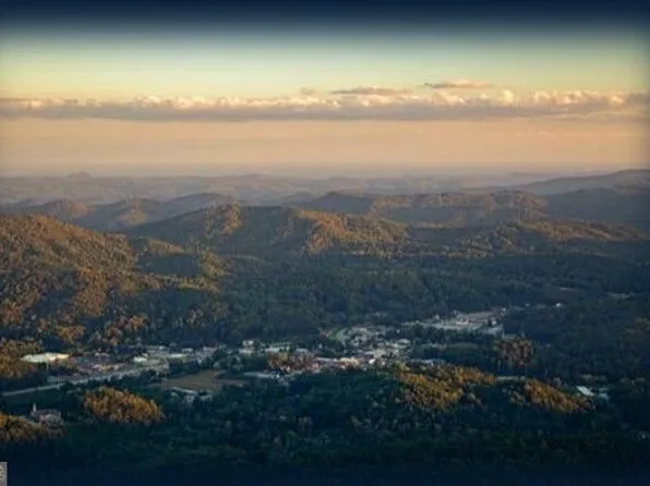 3 Raven Ridge Rd, Clayton, GA 30525