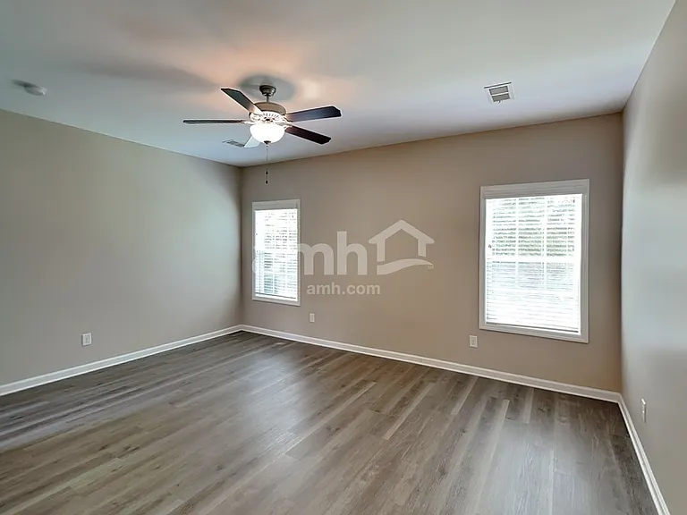 913 Beverly Ct — Photo 11
