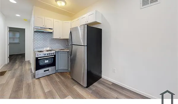 1109 N State St — Photo 9