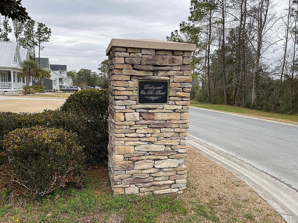 1st image of 802 Bailey Harbor Ln