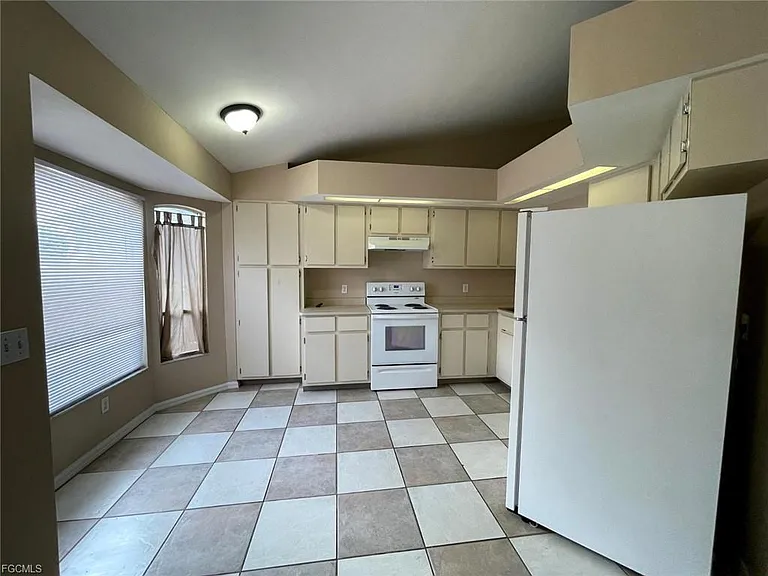 908 W Cape Coral Pkwy — Photo 10
