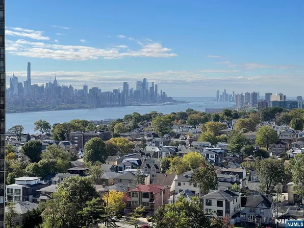 300 Winston Dr APT 1820, Cliffside Park, NJ 07010