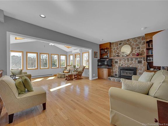 2nd image of 80 Park Dr