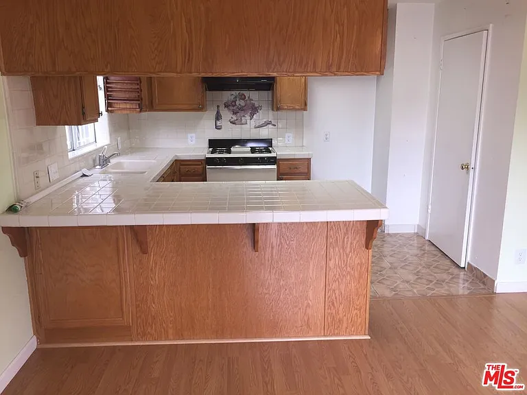 5822 Harold Way — Photo 5
