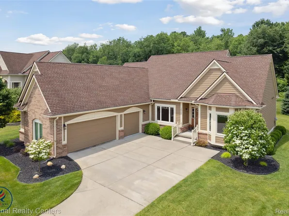 10727 Bouldercrest Dr, South Lyon, MI 48178