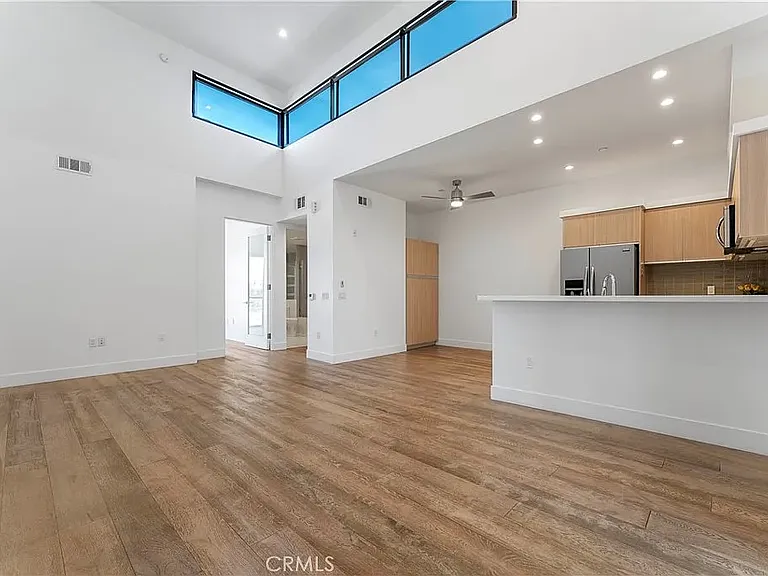 210 N Monterey St — Photo 9