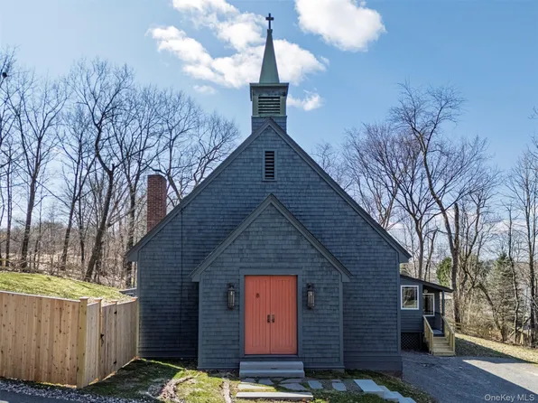 8 Chapel Drive, Chatham, NY 12184