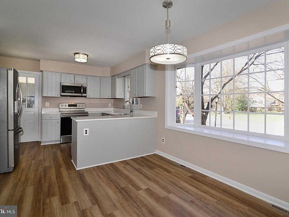 5th image of 2233 Abbotsford Dr