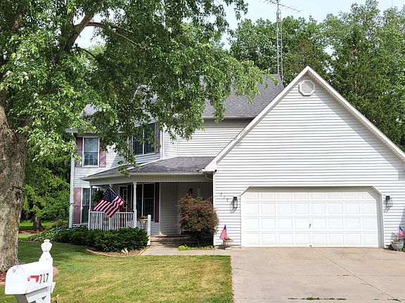 3rd image of 717 Lakeshore Dr