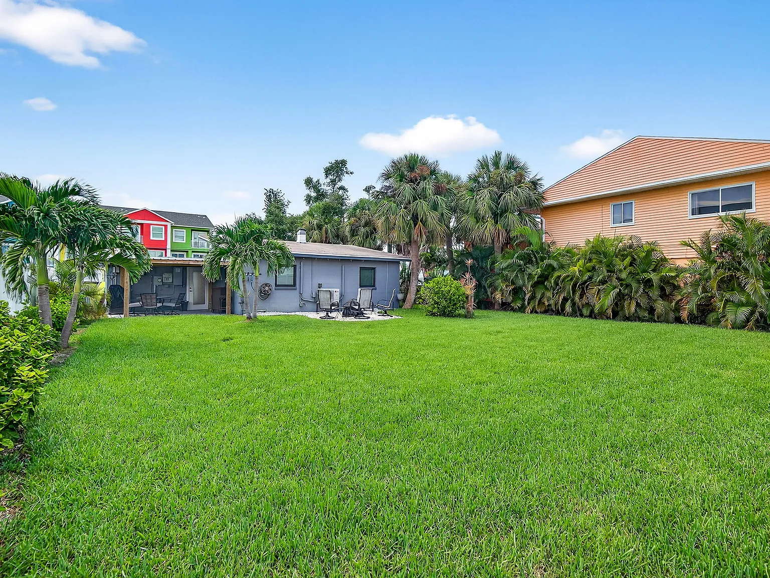 3 bed, 1000 sqft, $5,000 — Photo 2