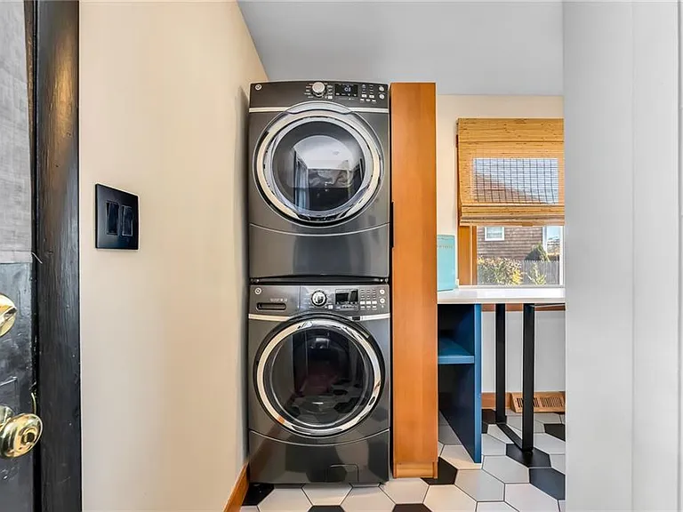 1 Collins Ter — Photo 26
