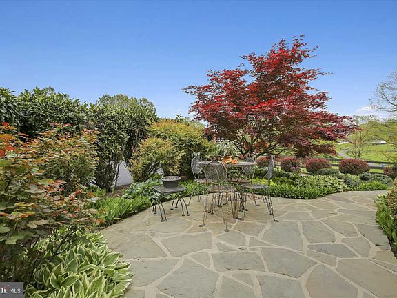 5th image of 217 Donmore Dr