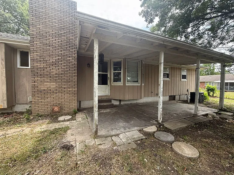 2561 S Ferguson Ave — Photo 14