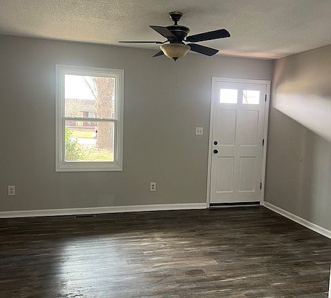 4th image of 136 Harriet Ln