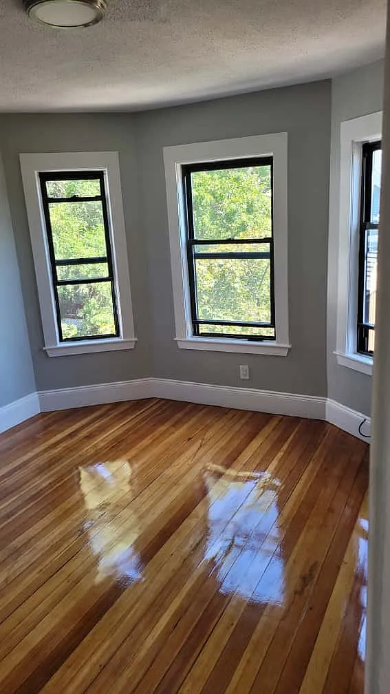 3 bed, 1.0 bath, 1100 sqft, $3,200 — Photo 1