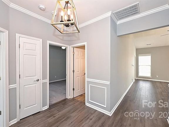 4th image of 1729 Heathland Dr
