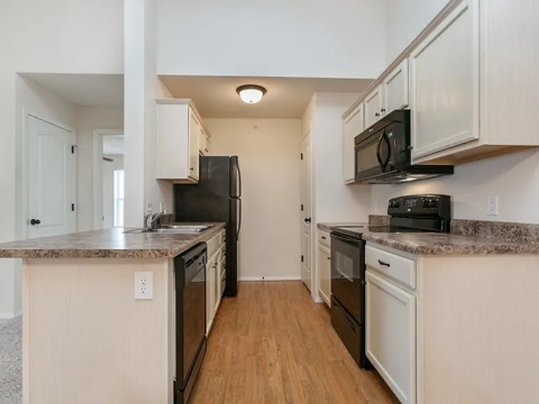 Town and Country Village Apartments — Photo 23