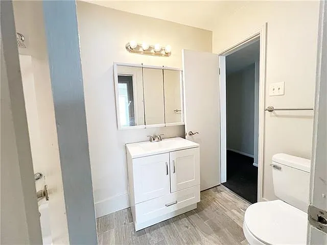 1107 Carrollton Ave — Photo 10