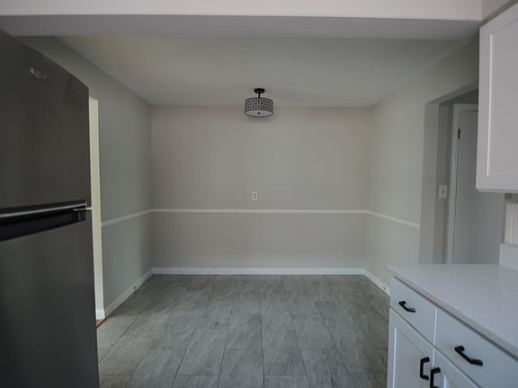 5th image of 4048 Longford Dr #2