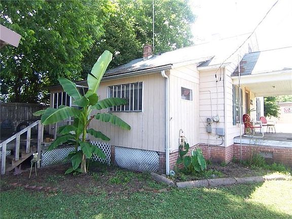 3rd image of 118 21st St SE