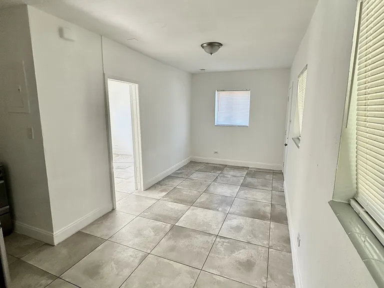 916 NW 3rd Ave — Photo 7