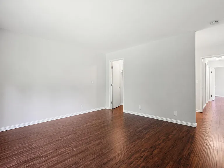 866 Woodland Ct — Photo 33