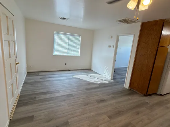 2706 16th St APT C, Bakersfield, CA 93301