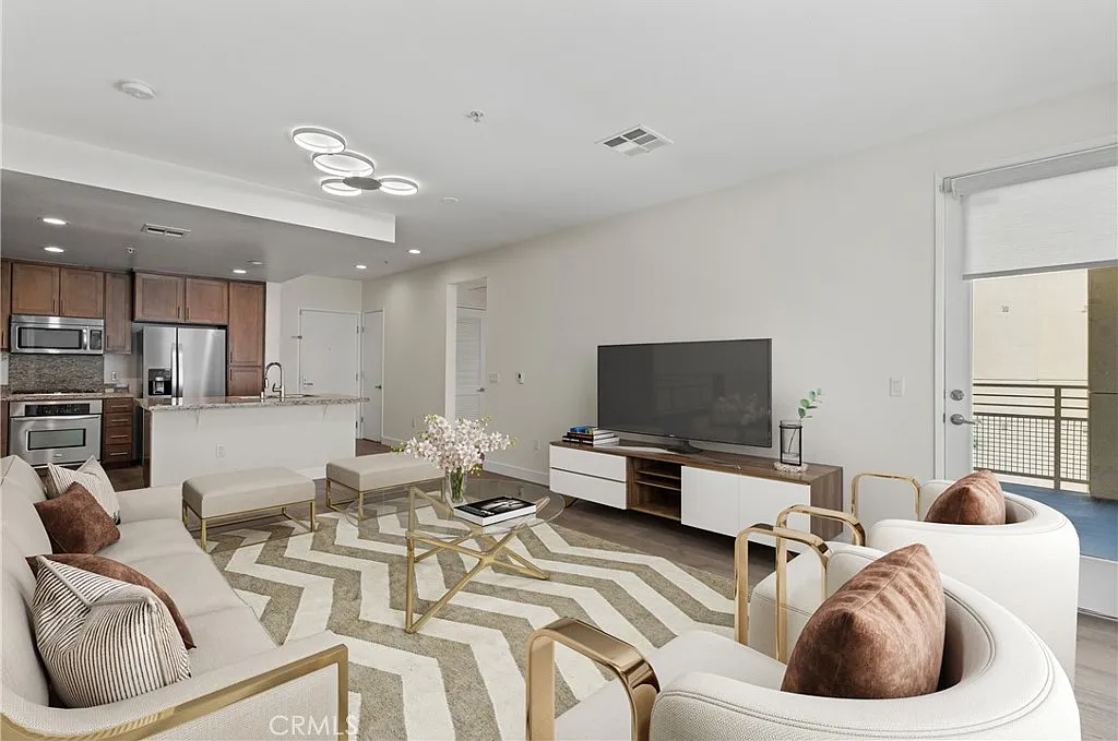 2 bed, 1050 sqft, $3,500 — Photo 1