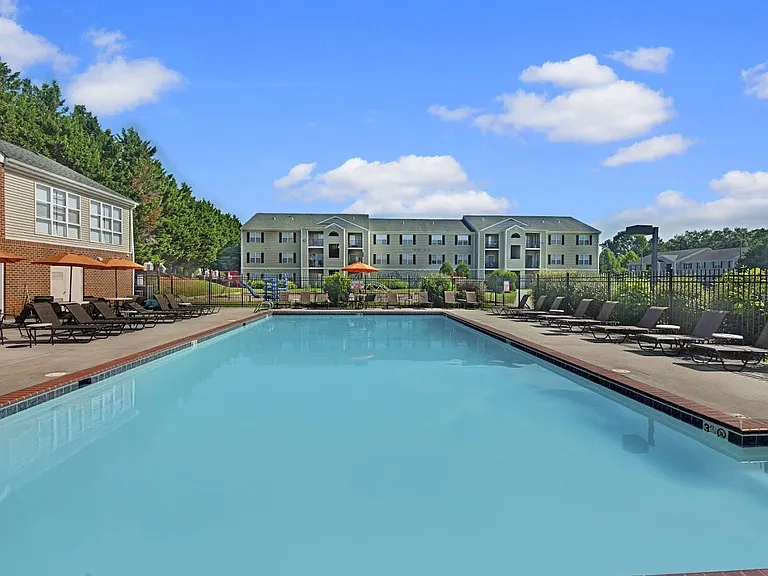 Mallside Forest Apartments — Photo 12